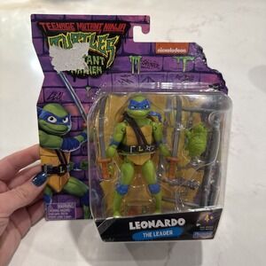 Teenage Mutant Ninja Turtles Leonardo the Leader Mutant Mayhem Figure